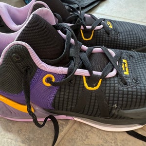 Men's Size M 11.5 (W 12.5) Nike lebron witness 7 Shoes (Used)