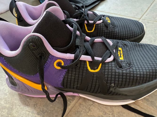 Men's Size M 11.5 (W 12.5) Nike lebron witness 7 Shoes (Used)