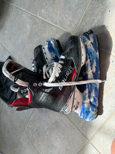 Bauer Hockey Skates Wide Width  7.5 (Used)