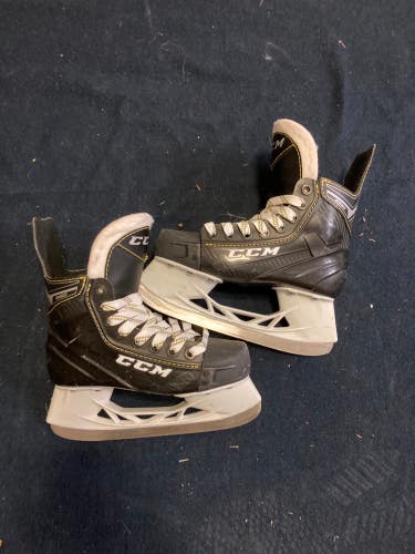 Junior CCM Super Tacks 9350 Hockey Skates Size 1 (Used)