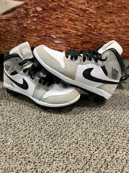 Jordan 1 Retro "Lt Smoke" Mid Baseball Cleat | Size 8