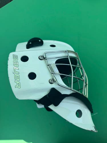 White Senior Bauer NME 8 Goalie Mask