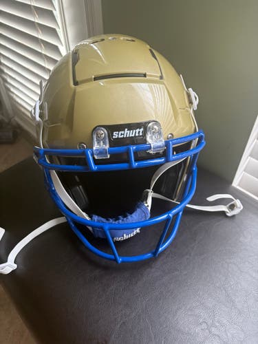 Medium Adult Schutt F7 2.0 Helmet (New)