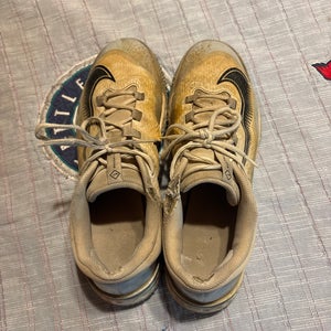 White Men's Size M 11.5 (W 12.5) Adult Nike Low Top Alpha Huarache Elite 4 Turf Turf Cleats (Used)