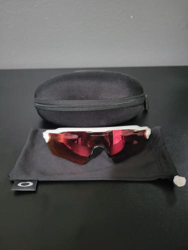 Unisex Adult Oakley Sunglasses- throw price to me
