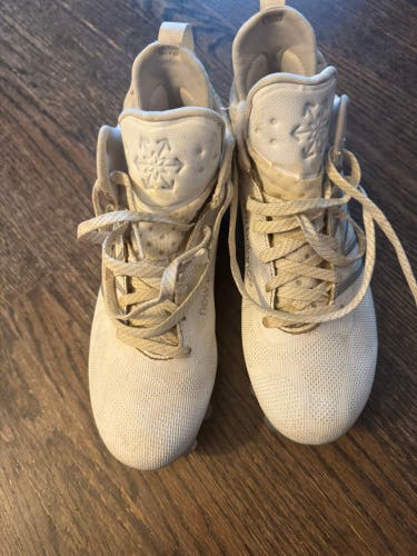 White Men's Size M 11.5 (W 12.5) Adult New Balance Mid Top Freeze Turf Cleats (Used)