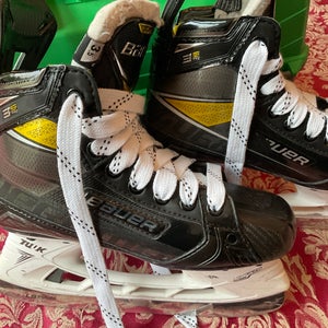 Bauer Supreme 3S Pro Hockey Skates Regular Width  Size 3.5 (Used)