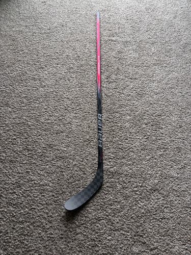 Senior Bauer Hyperlite 2 Right Handed Hockey Stick P28 (Used)
