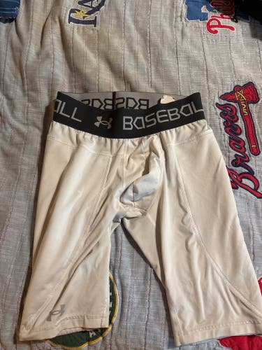 White Large Men's Under Armour Compression (Used)