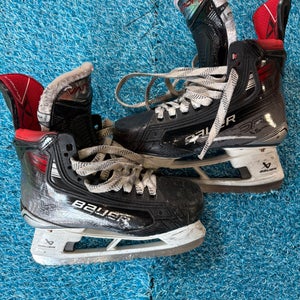 Junior Bauer Vapor X5 Pro Hockey Skates Regular Width Size 3 (Used)