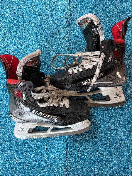 Junior Bauer Vapor X5 Pro Hockey Skates Regular Width Size 3 (Used)