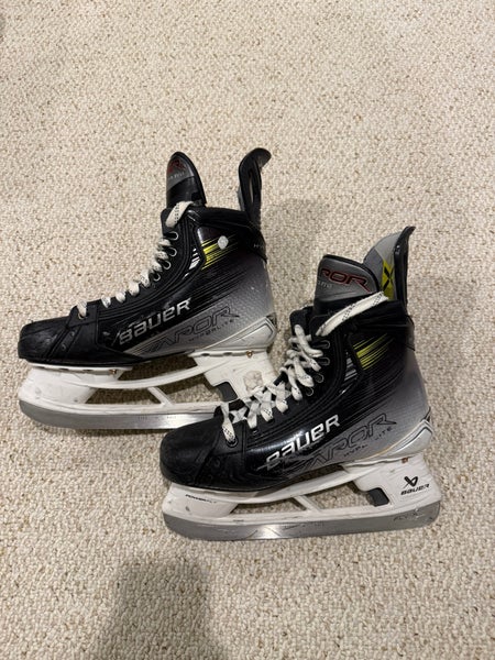 Bauer Vapor Hyperlite 2 Hockey Skates - Size 8 Fit 2 (Slightly Used)