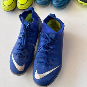 Blue Unisex Youth  Nike Shoes (Used)