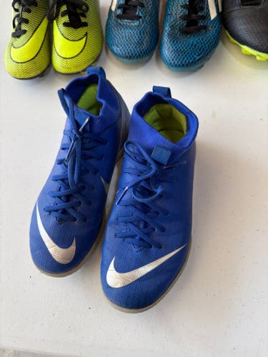 Blue Unisex Youth Nike Shoes (Used)