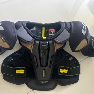 CCM AS580 Shoulder Pads (Sr Small)
