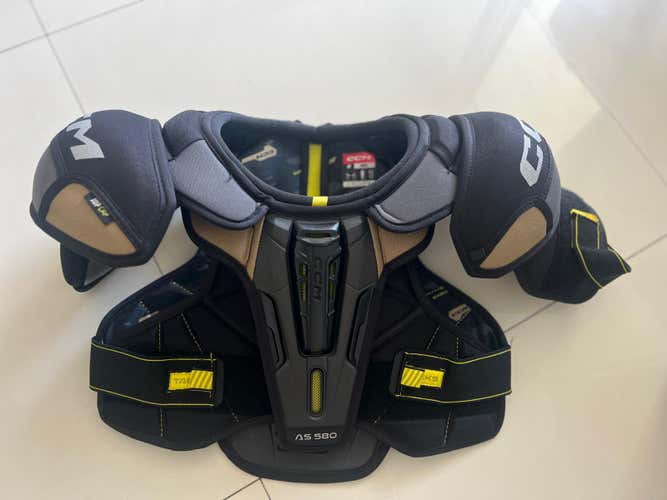 CCM AS580 Shoulder Pads (Sr Small)
