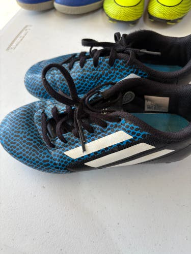 Blue Unisex  Adidas Molded Cleats Cleats (Used)
