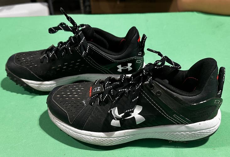 Black Men's Size M 4.0 (W 5.0) Youth Under Armour YARD Shoes (Used)