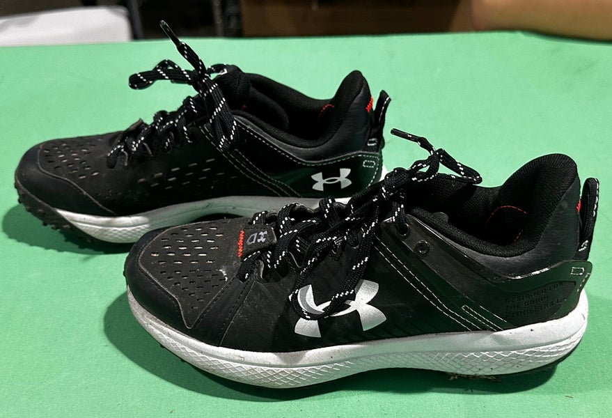 Black Men's Size M 4.0 (W 5.0) Youth Under Armour YARD Shoes (Used)