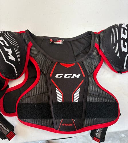 Youth Small CCM Shoulder Pads (Used)