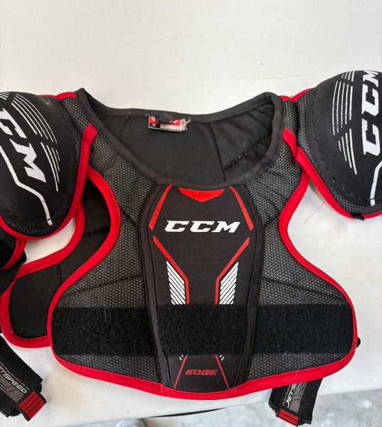 Youth Small CCM Shoulder Pads (Used)