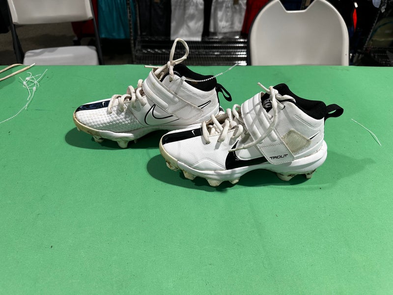 White Kid's Size M 4.0 (W 5.0) Youth Nike Force Zoom Trout 7 High Top Footwear Molded Cleats (Used)