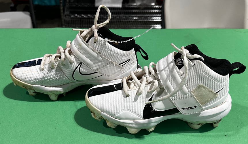White Kid's Size M 4.0 (W 5.0) Youth Nike Force Zoom Trout 7 High Top Footwear Molded Cleats (Used)