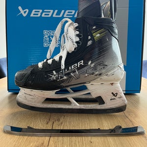 Bauer Vapor Hyperlite 2 Hockey Skates 7 (Used) Includes 2 Sets Of Flylite TI Steel