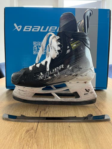 Bauer Vapor Hyperlite 2 Hockey Skates 7 (Used) Includes 2 Sets Of Flylite TI Steel