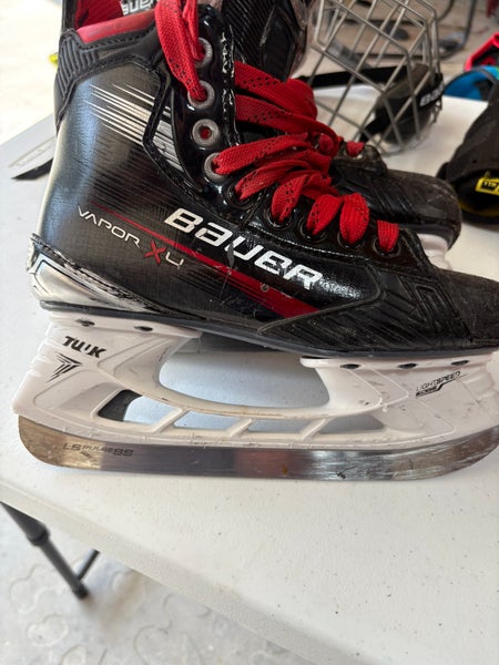 Bauer Vapor 4 Hockey Skates Regular Width Size 4 (Used)