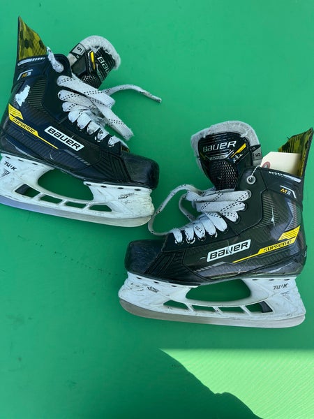 Intermediate Bauer Supreme M3 Hockey Skates Regular Width Size 5