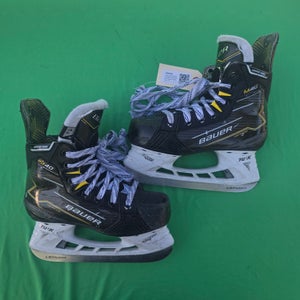 Junior Bauer Supreme M40 Hockey Skates Regular Width Size 1.5