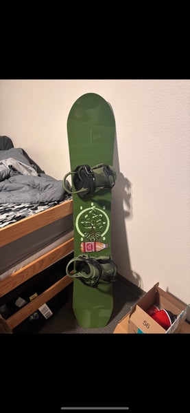 Unisex  Rome SDS Snowboard With Bindings Medium Flex Directional Twin (New)