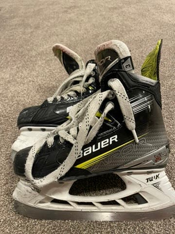 2024 Bauer Vapor X4 Hockey Skates Regular Width Size 3 (Used)
