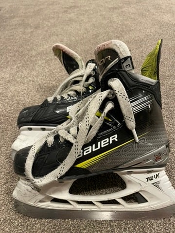 2024 Bauer Vapor X4 Hockey Skates Regular Width Size 3 (Used)