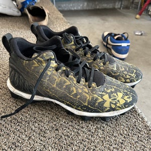 Men's  Size M 6.5 (W 7.5) Under Armour (Used)