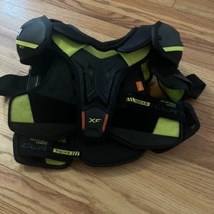 Junior Medium CCM Tacks Shoulder Pads  (Used)