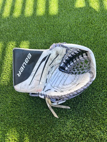 Used 580 Bauer Hyper2lite Glove