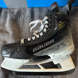 Bauer Vapor Hyperlite 2 Skates (used) Size 5.5 Fit 1 with Fly-Ti Blades Included