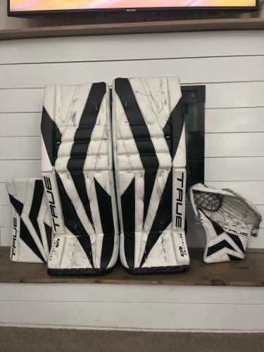 33"  True 9X3 Regular Goalie Full Set  (Used)