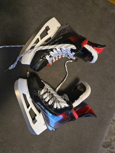 2025 Bauer Vapor 5x pro Hockey Skates Regular Width Size 1 (New)