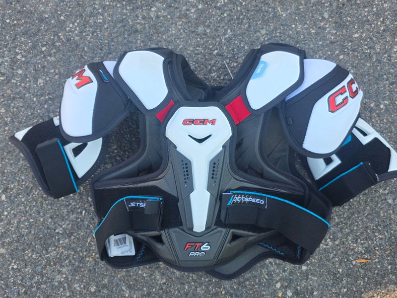 Small Senior CCM FT6 Pro Shoulder Pads