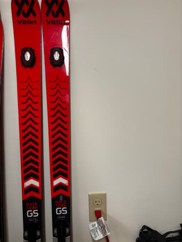 Volkl 193 cm Skis (Used) (928)