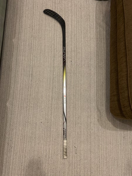 Intermediate Bauer Vapor Hyperlite 2 Right Handed Hockey Stick P92  (Used)