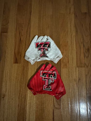 2 Pair Texas Tech XXL Adult Under Armour Gloves (Used)