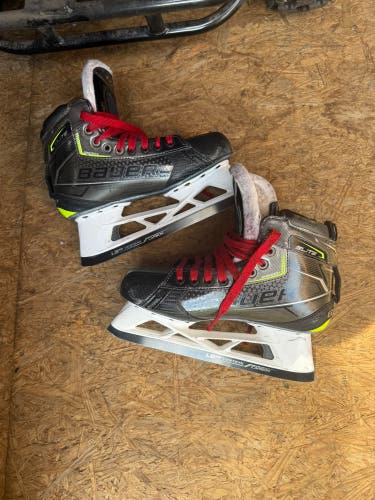 Bauer Elite Hockey Goalie Skates Regular Width  7.5 (Used)