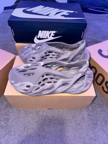 Yeezy Foam RNR Antoca (Like New)