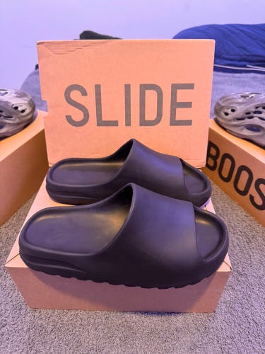 Yeezy Slides Onyx Size 9 (Like new)