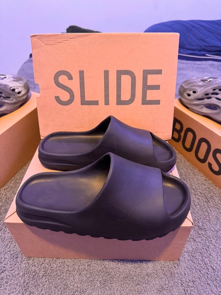 Yeezy Slides Onyx Size 9 (Like new)