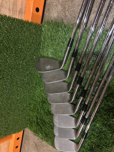 Men's 2005 Titleist 704.CB Right Handed Iron Set  (Used)